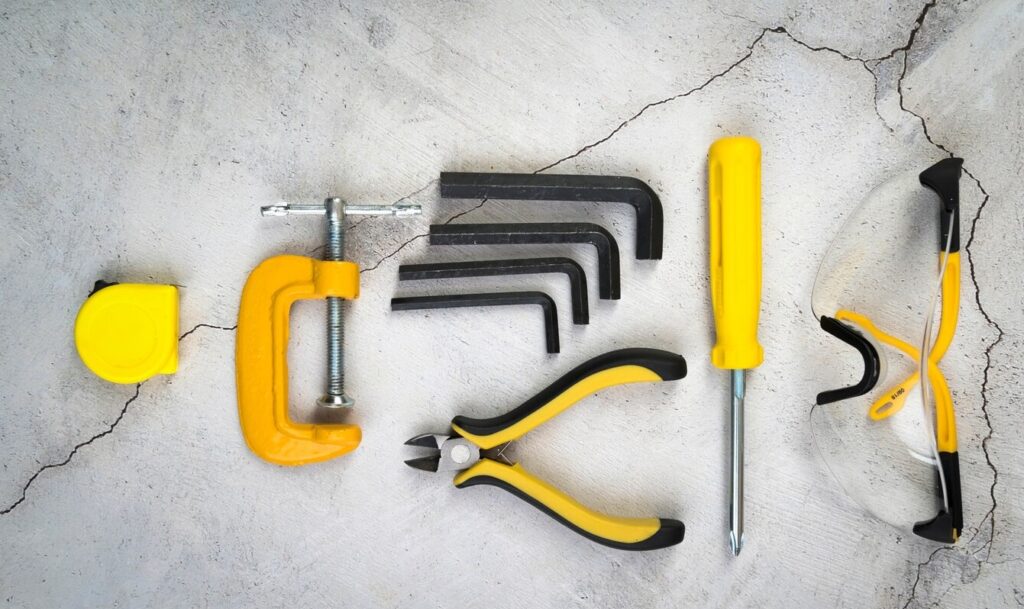 What are the best tools to break up concrete? 4 indispensable tools